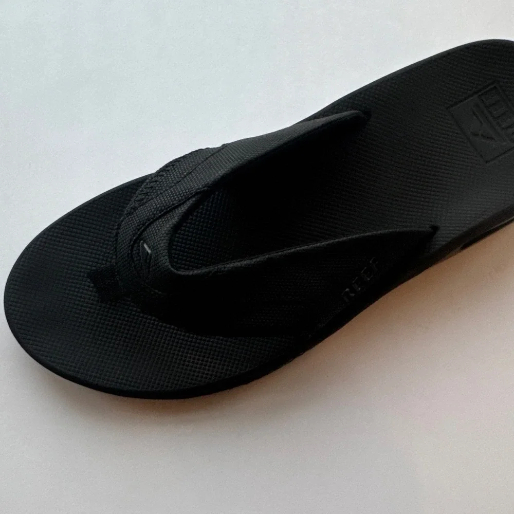 Reef Men's Black Flip Flop Sandal Slip-On Thong, Solid with Logo Accent